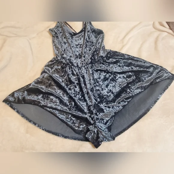 Blue velvet romper - Picture 6 of 8